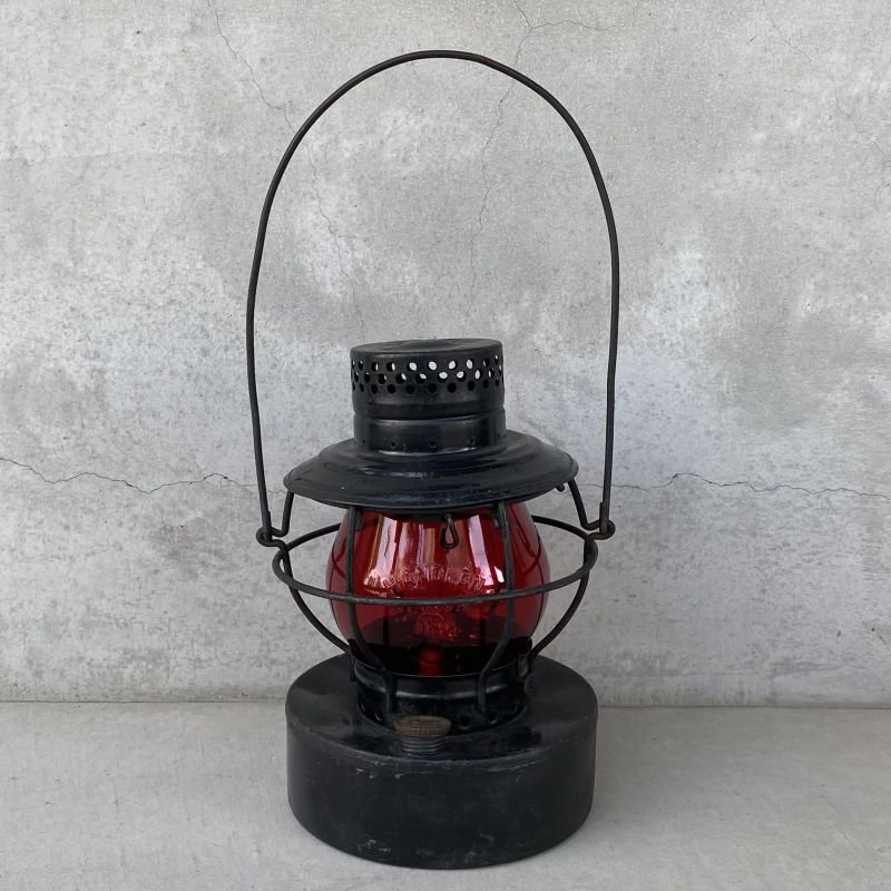 画像1: VINTAGE ANTIQUE HANDLAN ST.LOUIS RAILROAD LANTERN ヴィンテージ アンティーク レイルロード ランタン オイルランプ / キャンプ アウトドア 赤色ホヤ アメリカ USA (2)