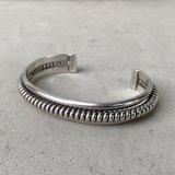 VINTAGE ANTIQUE INDIAN JEWELRY STERLING TAHE NAVAJO BANGLES ヴィンテージ アンティーク インディアンジュエリー ナバホ バングル / アクセサリー シルバー ブレスレット アメリカ