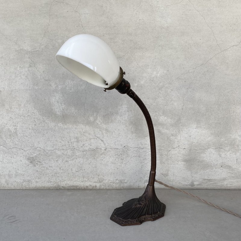 画像1: VINTAGE ANTIQUE DESKLAMP TREBOR MFG CO. ヴィンテージ アンティーク デスクランプ スタンドライト テーブルランプ 卓上ライト 照明 / ミルクガラスシェード グースネック アメリカ