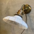 画像1: VINTAGE ANTIQUE LAMP LIGHT WALL LAMP ヴィンテージ アンティーク ライト ウォールランプ ブラケットランプ 照明 アメリカ / 壁付けランプ ミルクガラスシェード 店舗什器 USA (2) (1)