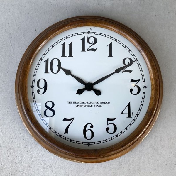 画像1: VINTAGE ANTIQUE WALL CLOCK THE STANDARD ELECTRIC TIME CO. ヴィンテージ アンティーク ウォールクロック 壁掛け時計 / インダストリアル スクールクロック 木製 ブラウン 茶色 店舗什器 アメリカ USA (1)