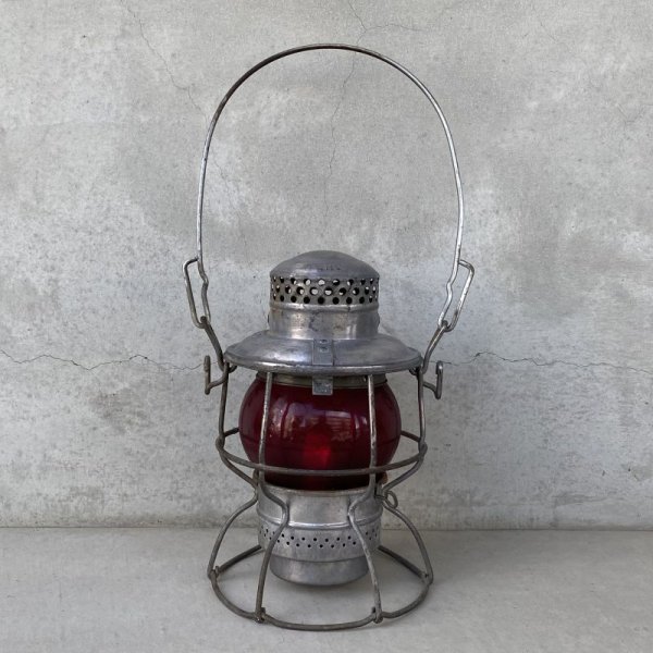 画像1: VINTAGE ANTIQUE ADLAKE KERO 400 RAILROAD LANTERN NYCS ヴィンテージ アンティーク アドレイク レイルロード ランタン オイルランプ / キャンプ アウトドア 赤色 アメリカ USA (20) (1)