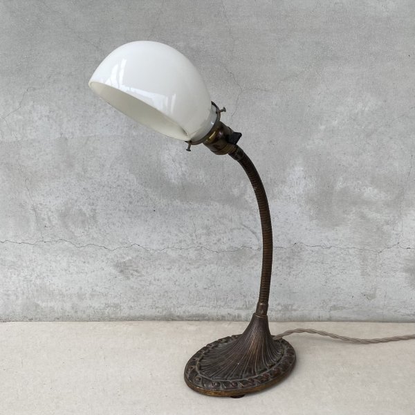 画像1: VINTAGE ANTIQUE DESKLAMP ALADDIN MFG Co. ヴィンテージ アンティーク デスクランプ スタンドライト 卓上ライト 照明 / ミルクガラスシェード グースネック アメリカ (1)